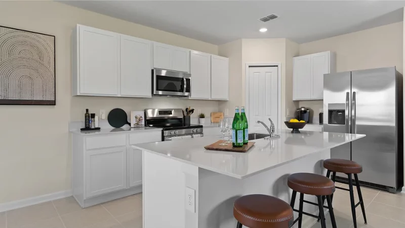 florida_core_l003_pic_columbus_kitchen_2of2_f1_base3_4_18_25