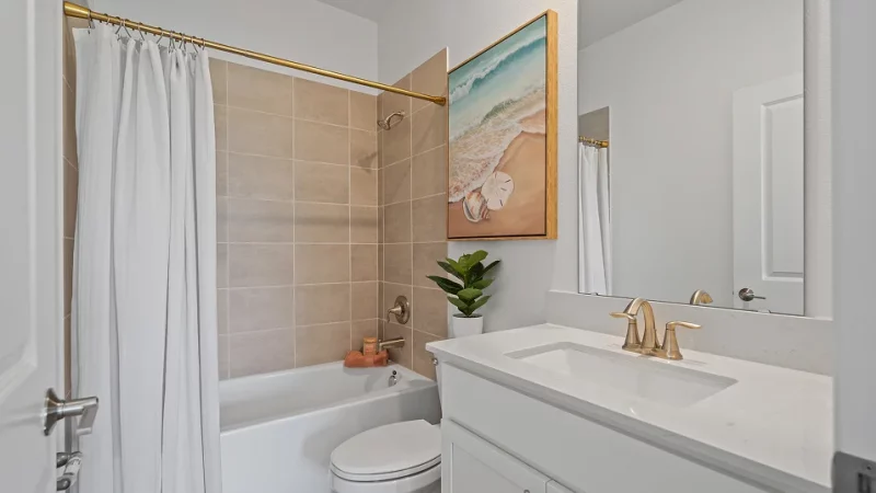 olh_3275_pic_majestypalm_bath2_f2_7_28_25