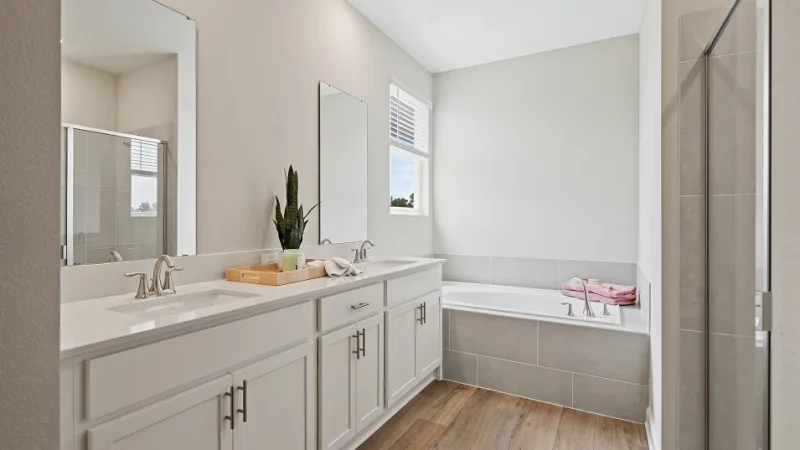 olh_3275_pic_majestypalm_owners_bath1_1of2_f2_7_28_25